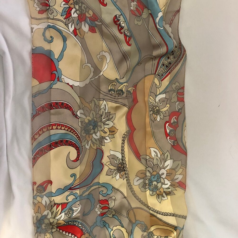 Pretty Scarf - Picture 2 of 3